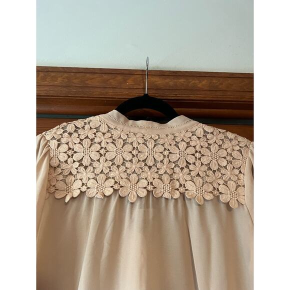 NWT Darling Women's Stephanie Chiffon Crochet Button Down Blouse Blush Size M - Picture 11 of 11